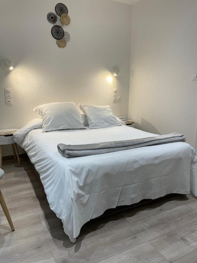 Castel Louis Hotel