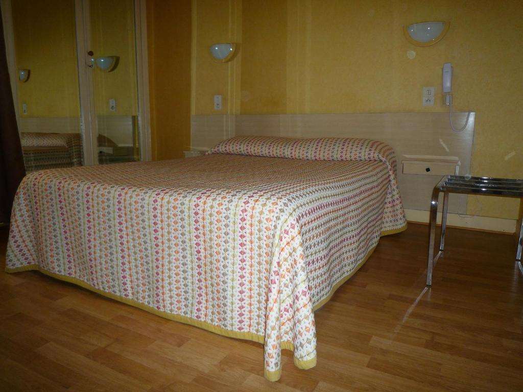 Castel Louis Hotel 2*